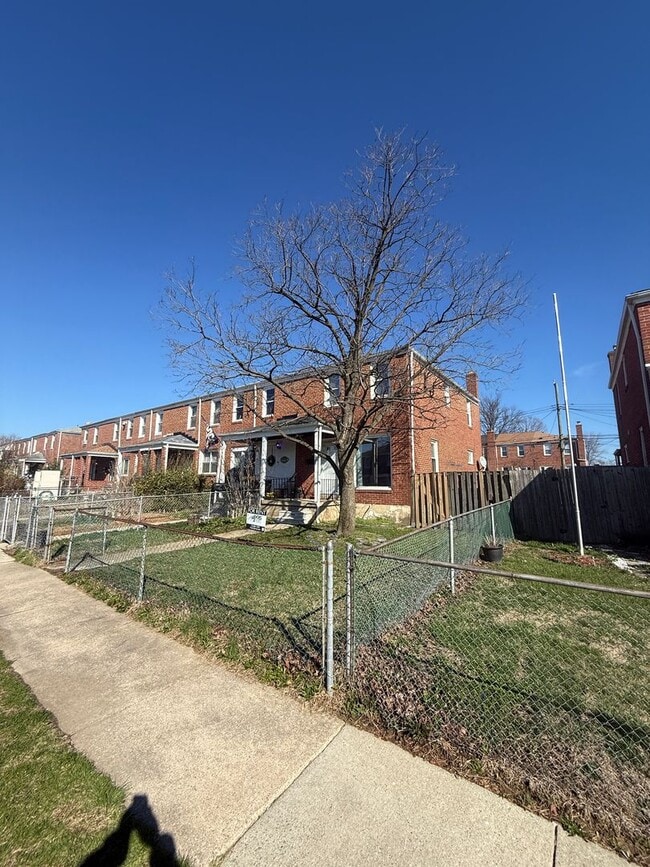 Building Photo - End Unit 3BR Townhome in Dundalk | Covered Porch, Fenced Yard, Central A/C + Off Street Parking