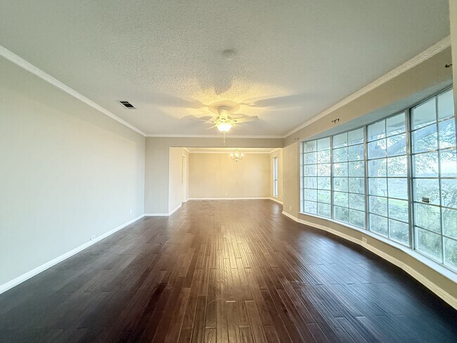 Foto del edificio - 1200 E Franklin St