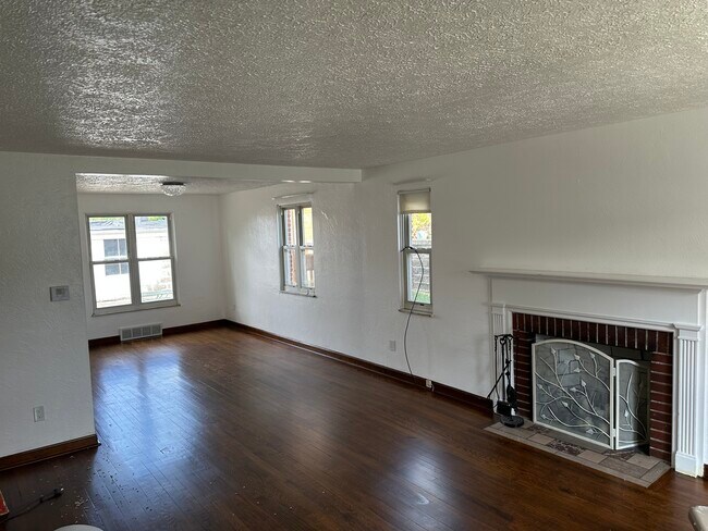 Foto del edificio - 364 Broadmoor Ave