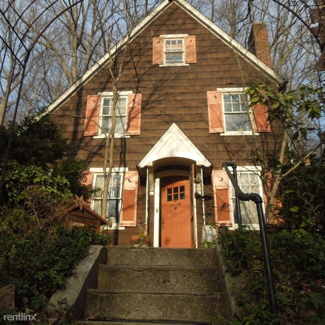 Building Photo - 3 br, 2 bath House - 5415 Falls Road Terrace