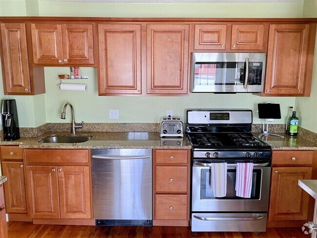 Building Photo - 14 Rockland Pl