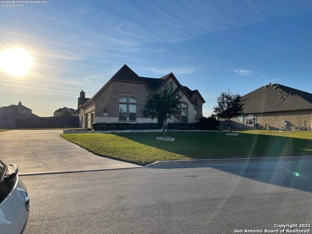 Foto del edificio - 5923 Dewdrop Ln