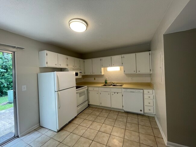 Building Photo - 507 Stinson Dr