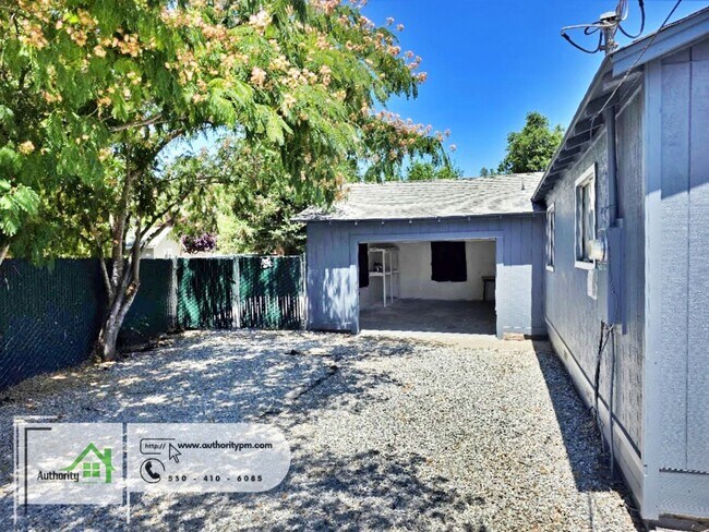 Building Photo - 1824 Heller Ln