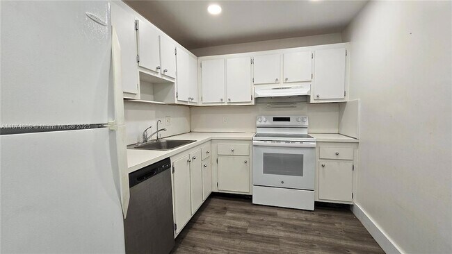Foto del edificio - 1300 NE Miami Gardens Dr