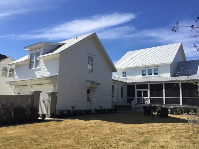 Building Photo - 112 Island Park Dr