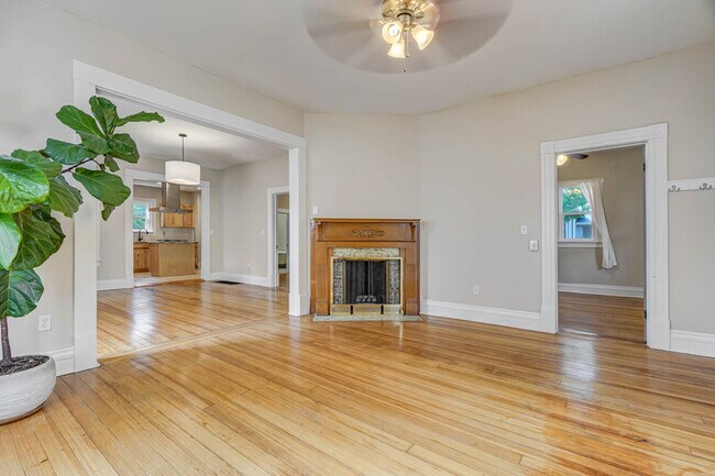 Photo - 14 N Walnut St House