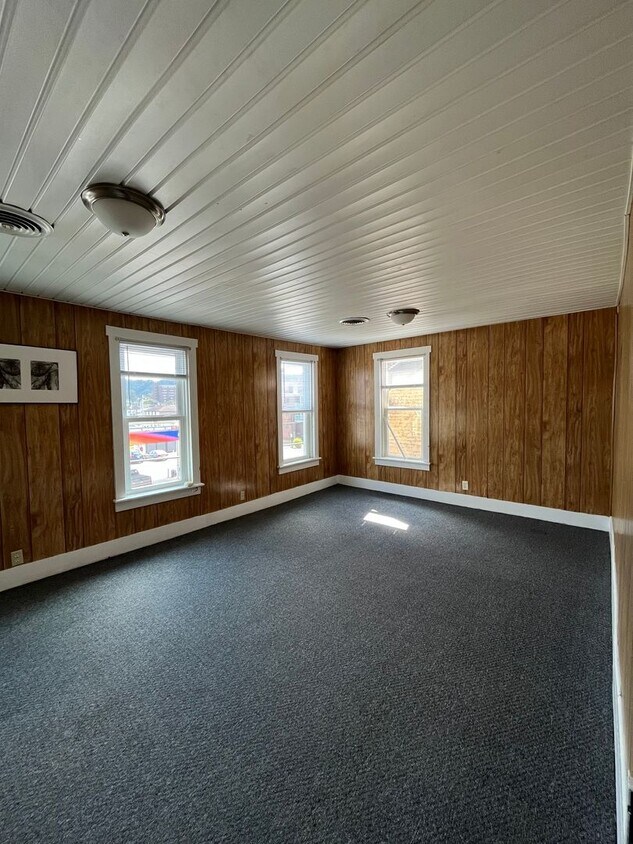 5557 N 4th St Unit 57 3rd Floor, Sunbury, PA 17801 Room for Rent in Sunbury, PA