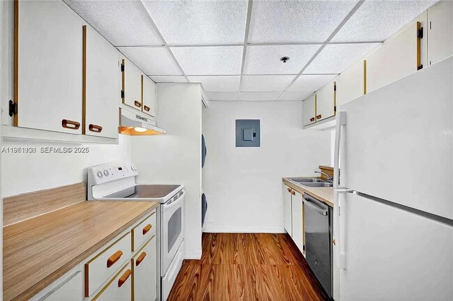 Foto del edificio - 7601 E Treasure Dr