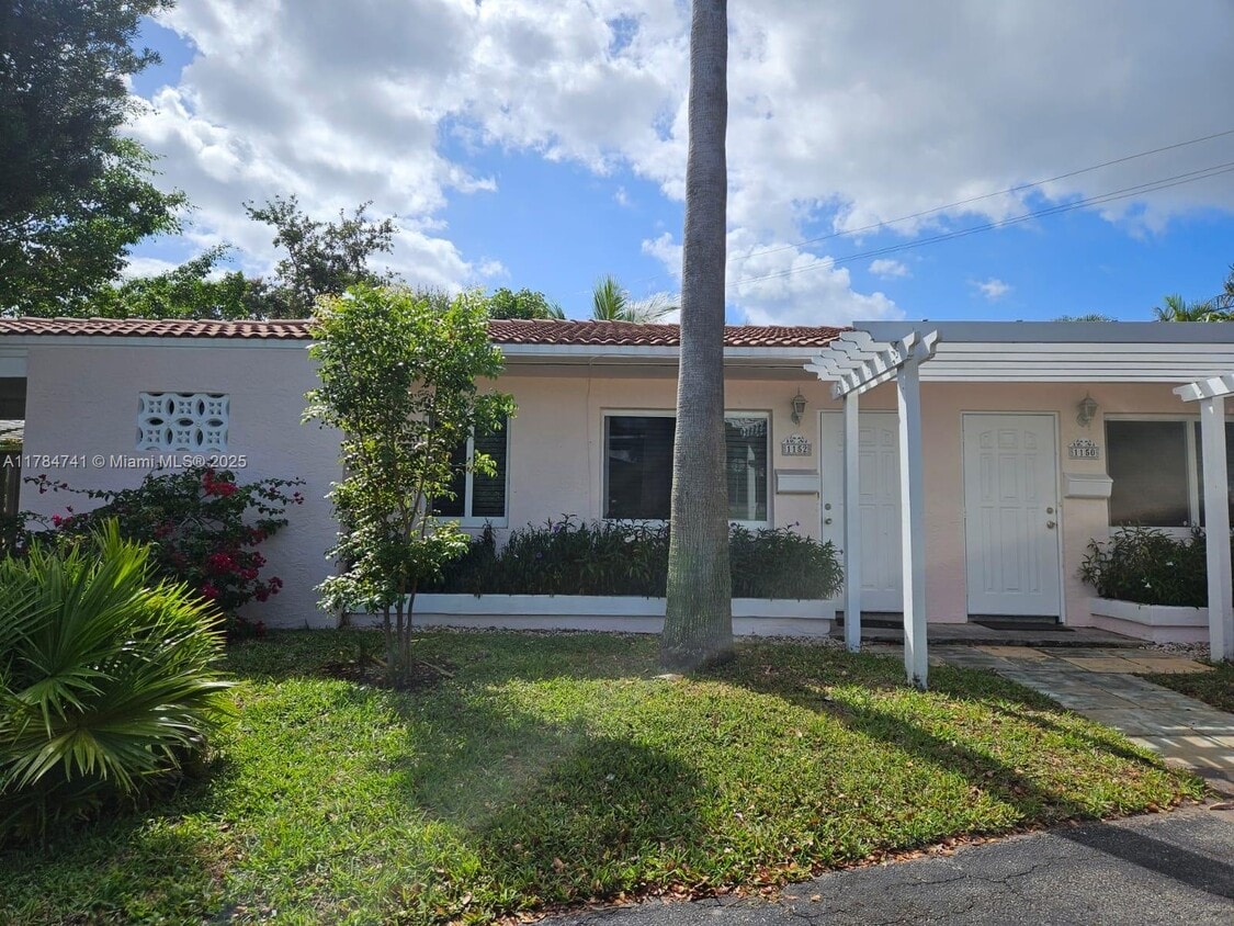 Primary Photo - 1152 Bayview Dr