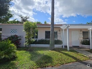 Building Photo - 1152 Bayview Dr