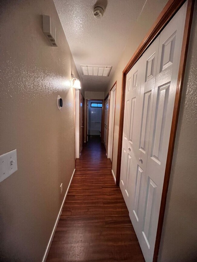 Foto del edificio - 902 BELMONT ST 3 BEDROOM 2 BATH TULARE