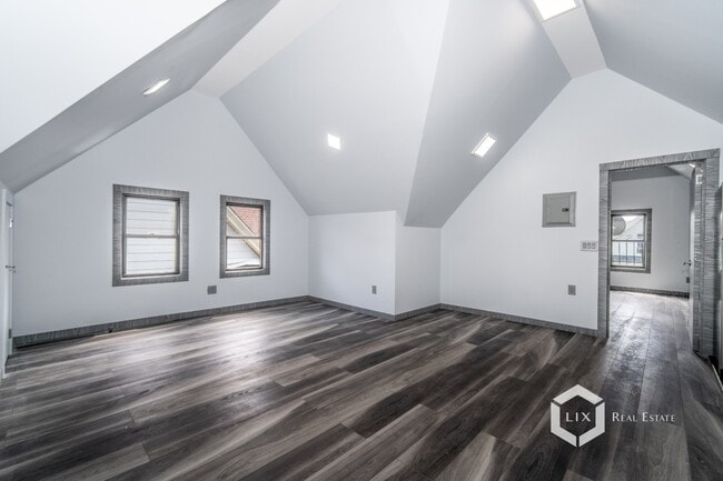 Building Photo - 388 E 3rd St