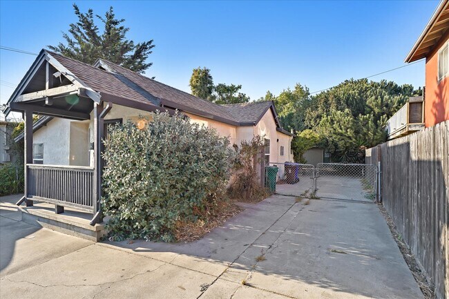 Building Photo - 609 Ripley Ave