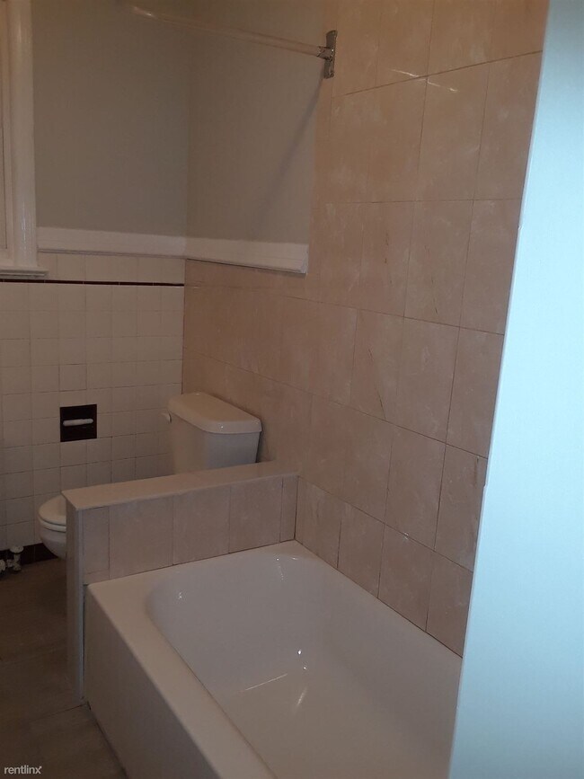 Building Photo - 3 br, 1 bath House - 16 Nobile St