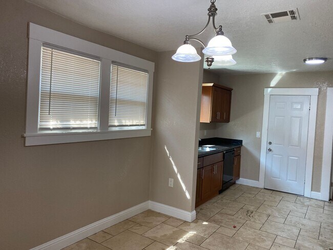 Foto del edificio - 2 Bedroom House with Bonus Room!