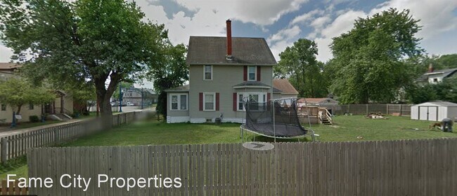 Building Photo - 4 br, 2 bath House - 1435 Maple Ave NE