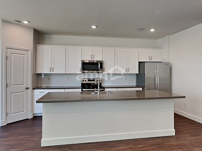 Building Photo - 8841 Tiger Tooth Ave