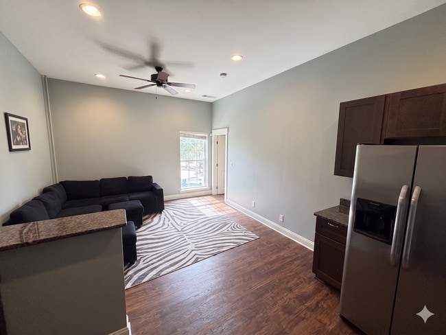 Photo - North Thomas 472-492 Apartment