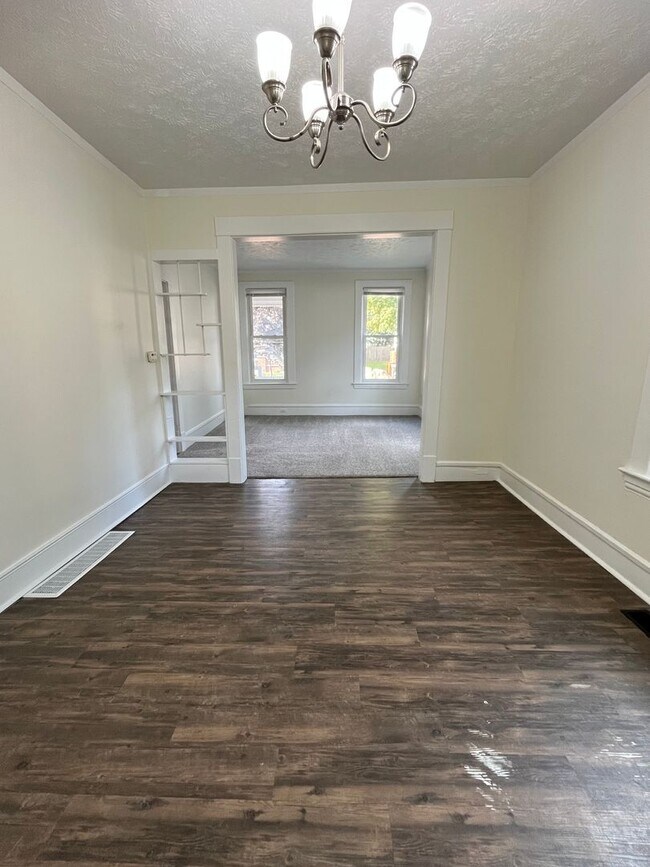 Foto del edificio - 3 Bedroom Eastown Home!