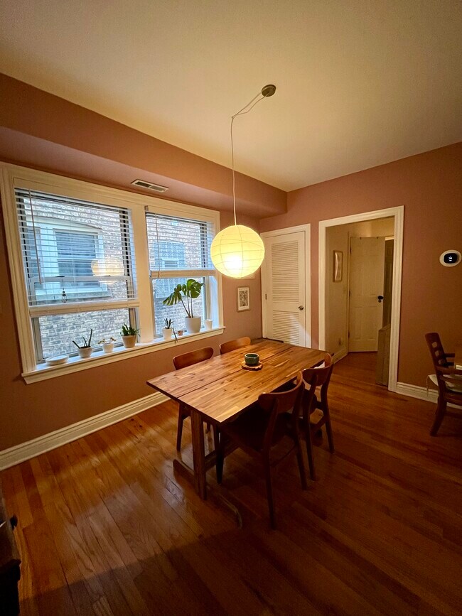 Foto del edificio - 2153 W McLean Ave
