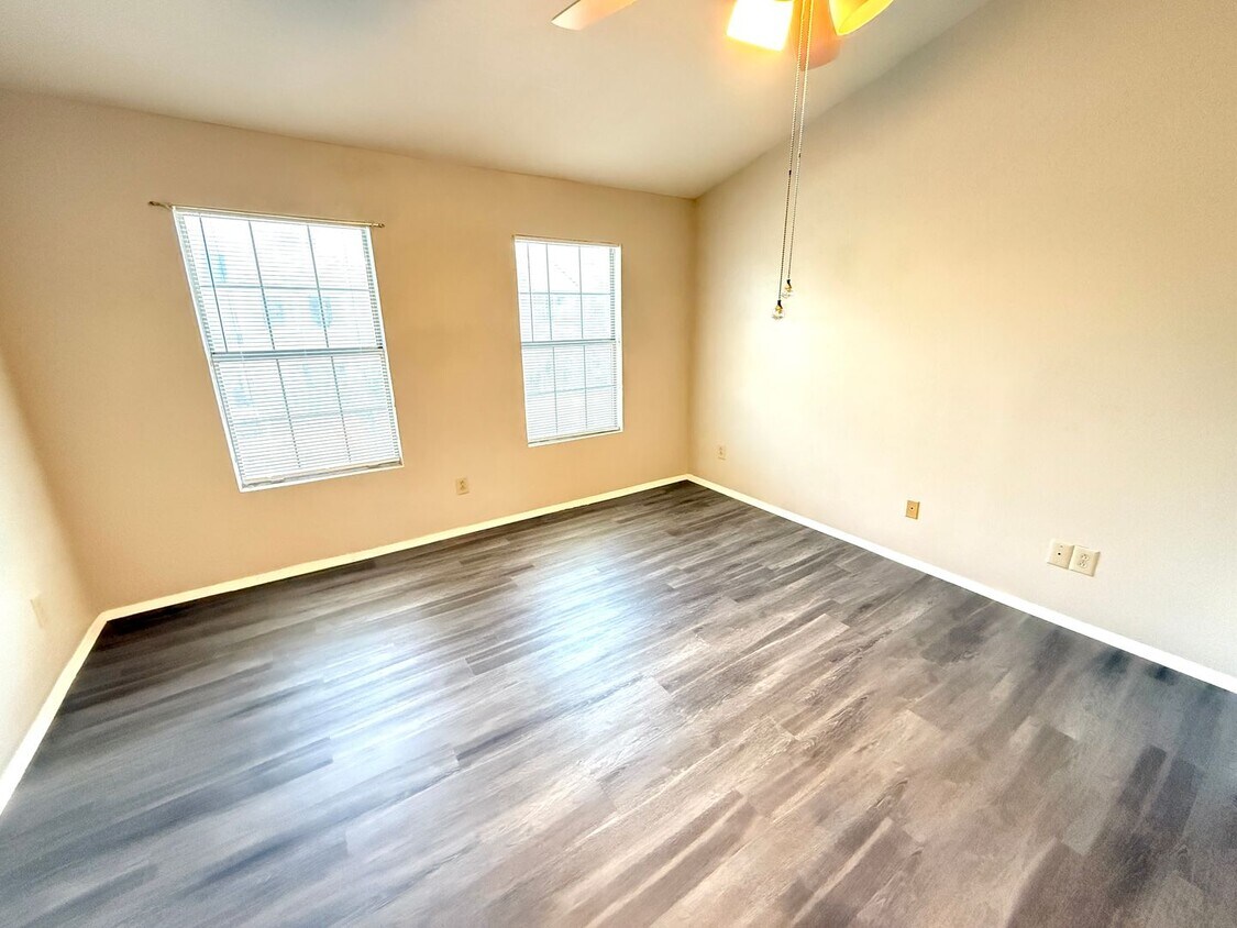 Foto principal - 629 Carriagehouse Ln