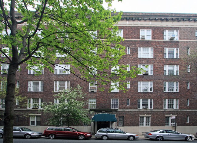 Building Photo - 136 Hicks St