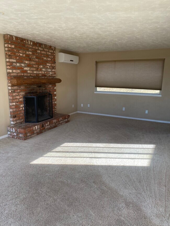 Foto del edificio - 24490 Willow Pass Dr