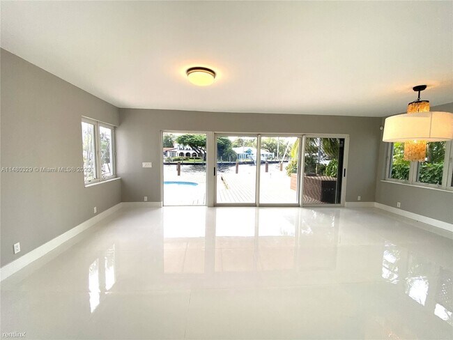 Foto del edificio - 3 br, 2.5 bath House - 1012 SW 5th Pl