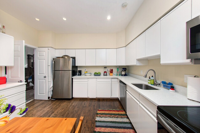 Foto del edificio - 3604 Reservoir Rd NW