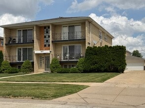 Building Photo - 8633 Leamington Ave
