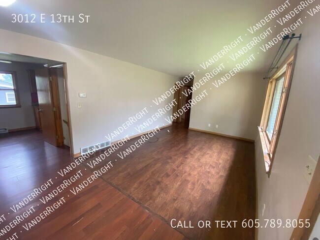 Foto del edificio - 3012 E 13th St