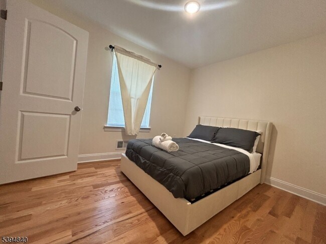 Foto del edificio - 337 13th Ave