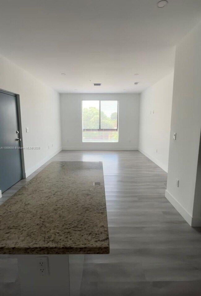 Foto del edificio - 859 E 24th St