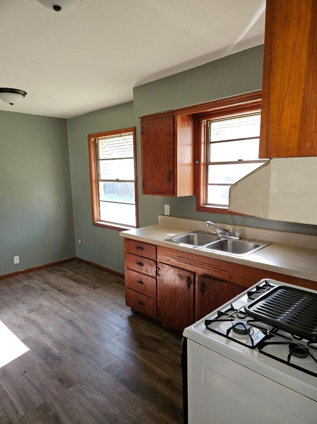 Building Photo - 708 HILL