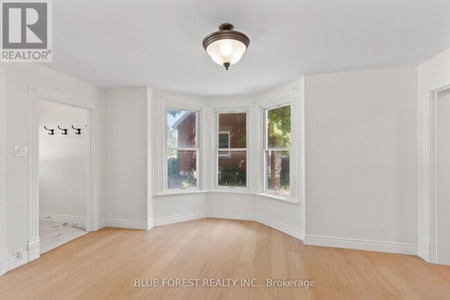 Photo du bâtiment - 7065 Longwoods Rd