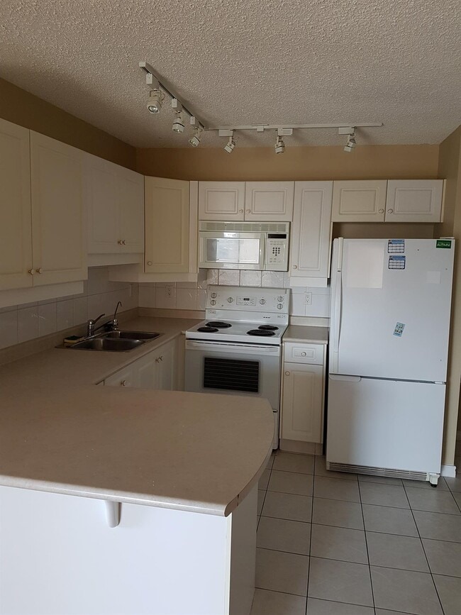 Building Photo - 2 Bed 2 Bath Unit in Edmonton, AB