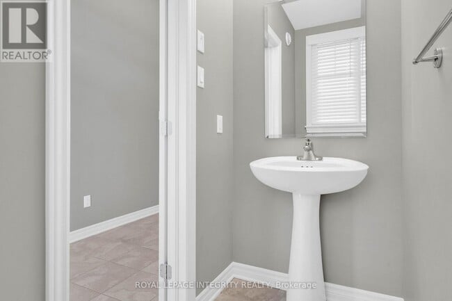 Building Photo - 803 Indica St