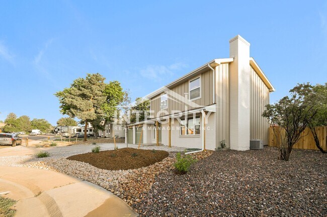Foto del edificio - 6475 W Kingsley Ave