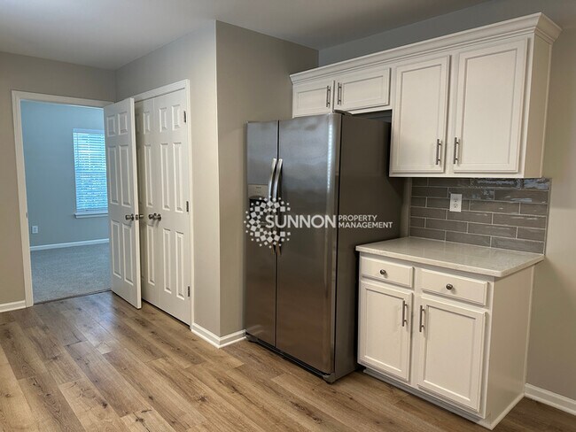 Foto del edificio - Newly Remodeled 5 Bed 2.5 Bath