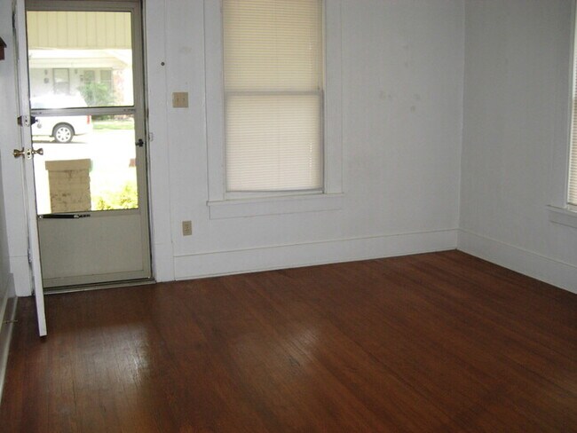 Foto del edificio - Hillcrest 1 Bedroom Unit