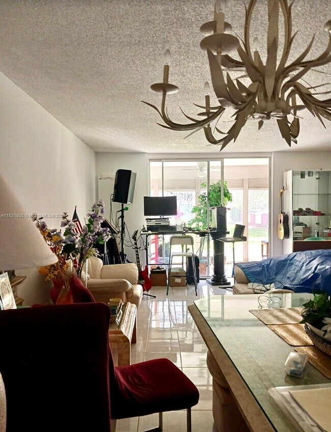 Foto del edificio - 620 NE 12th Ave