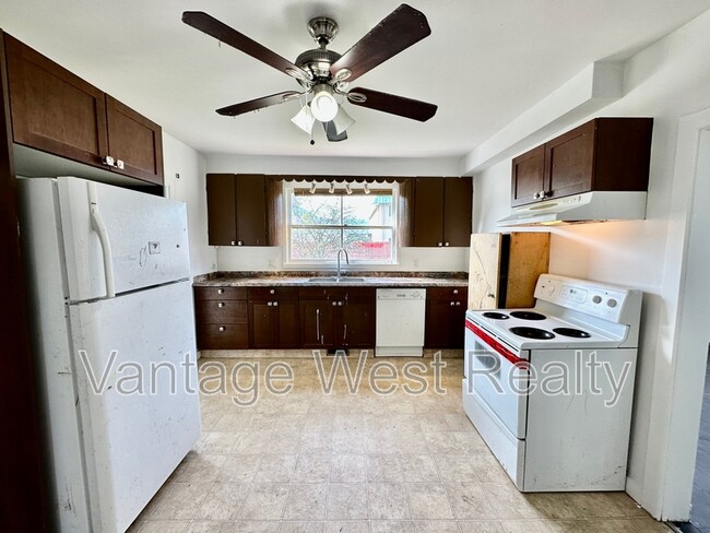 Building Photo - 515 Rutland Rd N