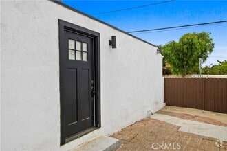 Building Photo - 1558 W 105th St