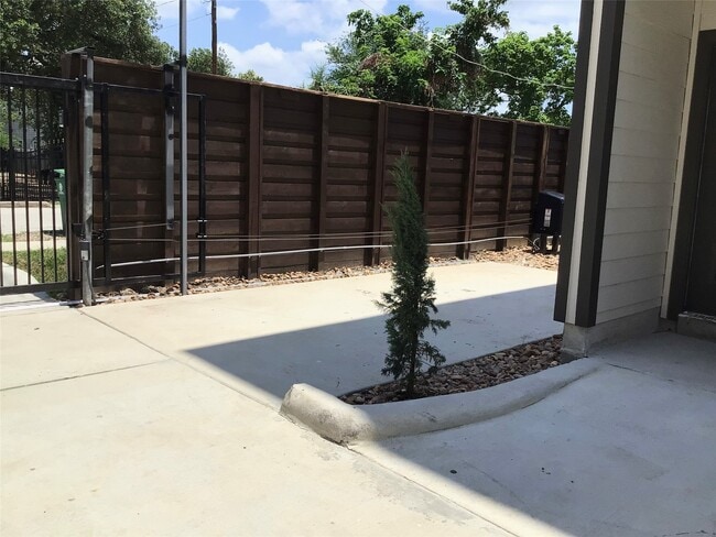 Foto del edificio - 2109 Marnel Rd