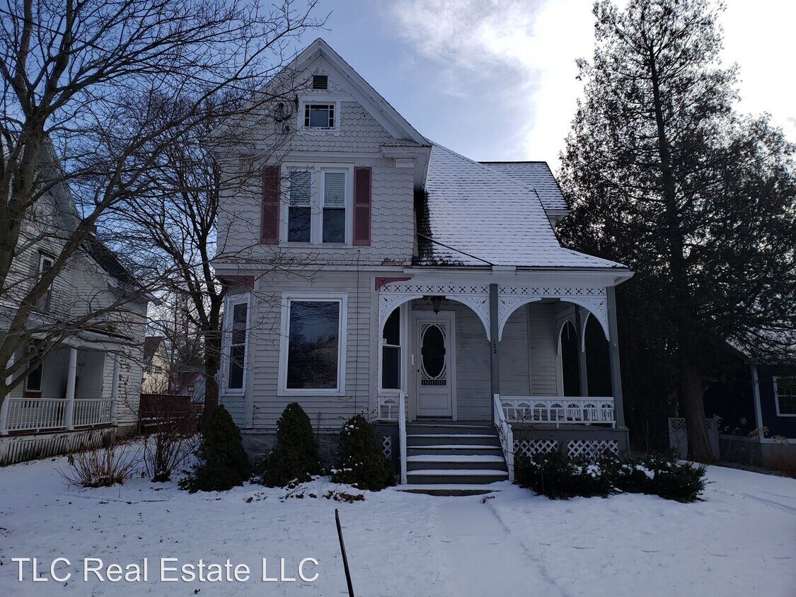 Primary Photo - 4 br, 2.5 bath House - 122 Rowley Street