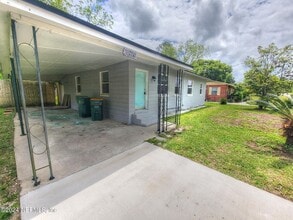 Building Photo - 3919 Skycrest Dr
