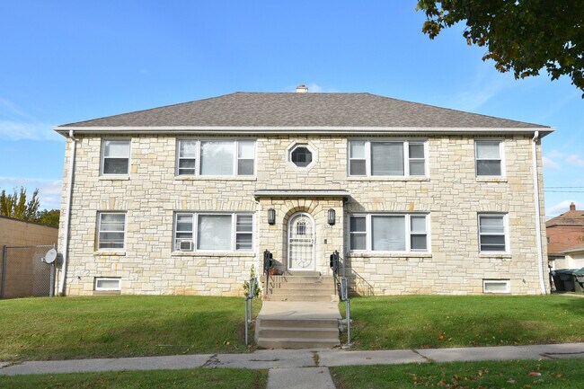 Building Photo - 5820 W Keefe Ave