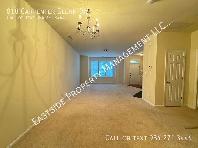 Foto del edificio - 810 Carpenter Glenn Dr