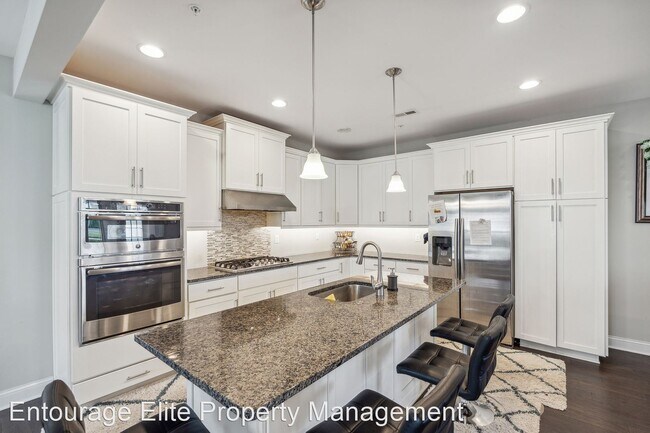 Foto del edificio - 3 br, 2.5 bath House - 301 Summit Drive
